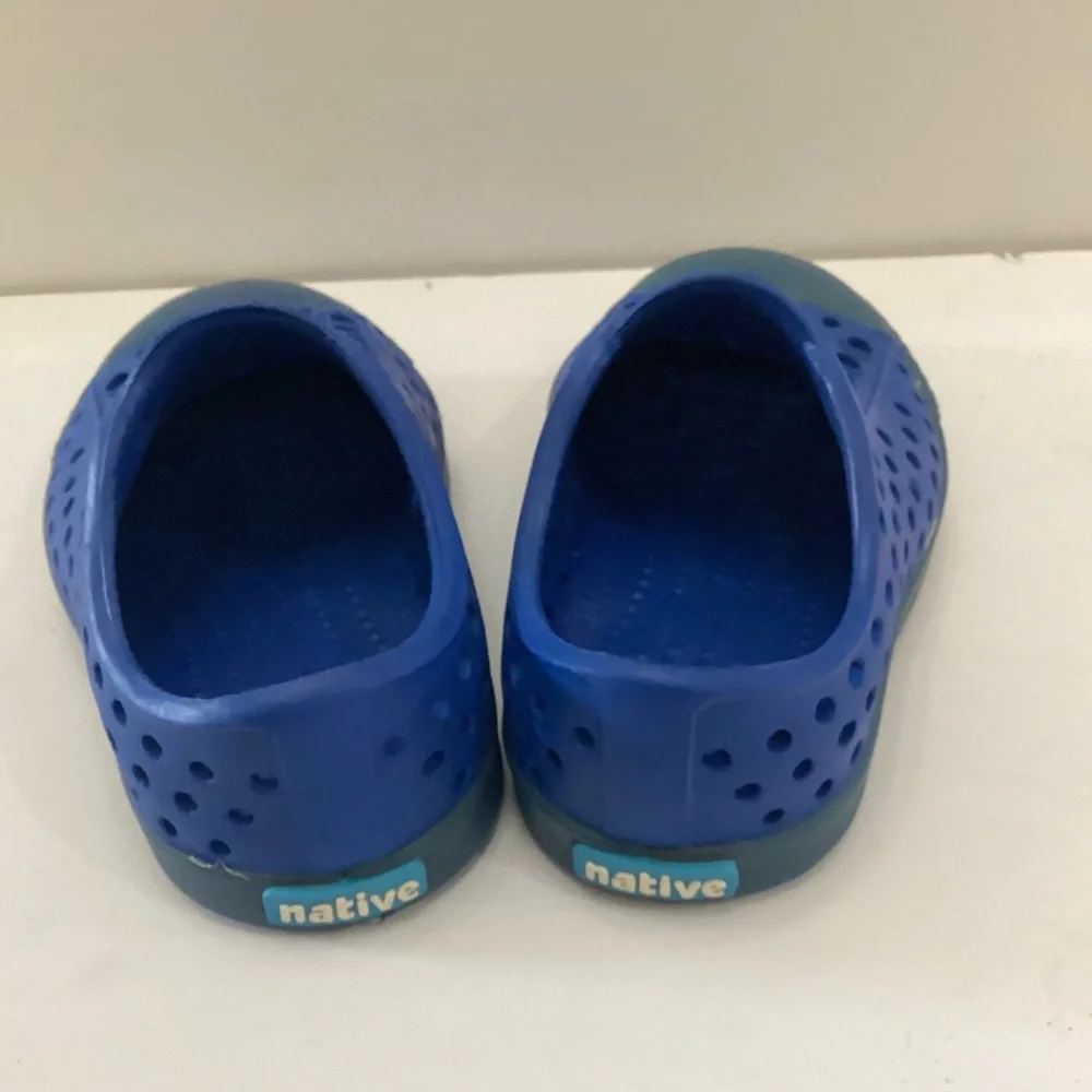 Native shoes Jefferson Blue w/ blue Trim size 4 Unisex